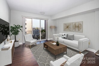 300 W 5th St in Charlotte, NC - Building Photo - Building Photo