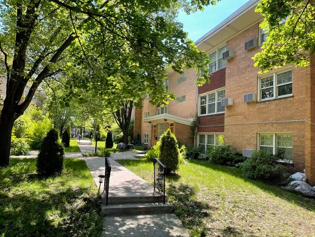 7530 N Ridge Blvd in Chicago, IL - Building Photo - Building Photo