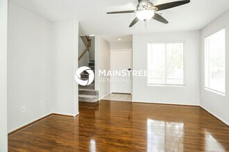 6001 St Petersburg Dr in Las Vegas, NV - Building Photo - Building Photo