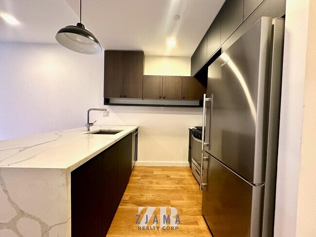 25 E 19th St in Brooklyn, NY - Building Photo - Building Photo