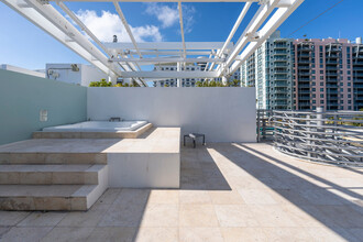 1437 Collins Ave in Miami Beach, FL - Building Photo - Building Photo