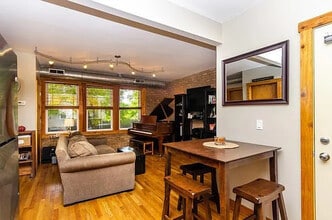 3036 W Cullom Ave in Chicago, IL - Building Photo - Building Photo
