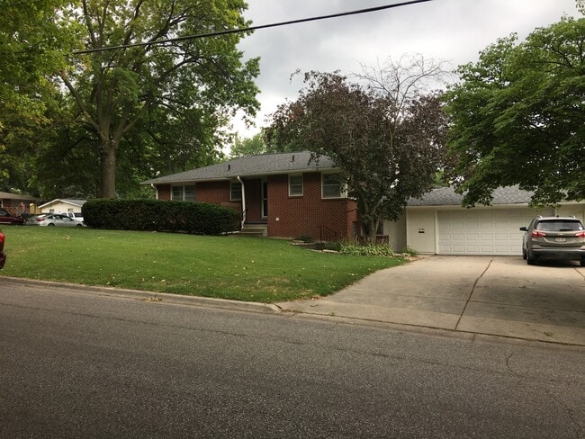 1141 S 44th St