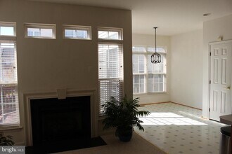 7337 Oldham Leeds Way in Springfield, VA - Building Photo - Building Photo