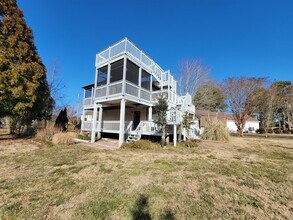 33 Brooklyn Ave in Wachapreague, VA - Building Photo - Building Photo