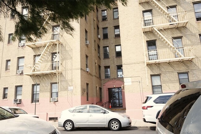 property at 313 Brightwater Ct
