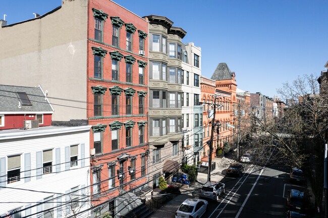 118 Clinton St in Hoboken, NJ - Building Photo - Building Photo