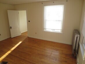 23 Fountain St in Bangor, ME - Foto de edificio - Building Photo