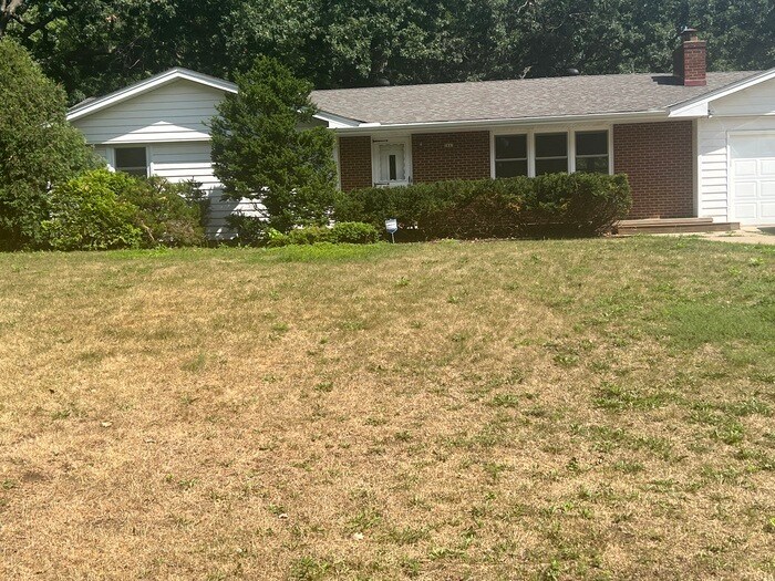 1643 Stanbridge Ave in Roseville, MN - Building Photo