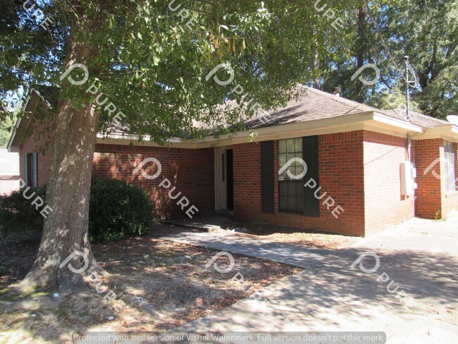 1056 Countryside Ln in Montgomery, AL - Building Photo - Building Photo