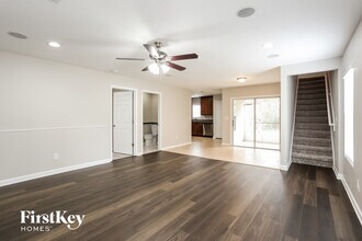 1032 Mayfair Creek Ct in Jacksonville, FL - Foto de edificio - Building Photo