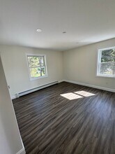 199 Rte 13 in Brookline, NH - Foto de edificio - Building Photo