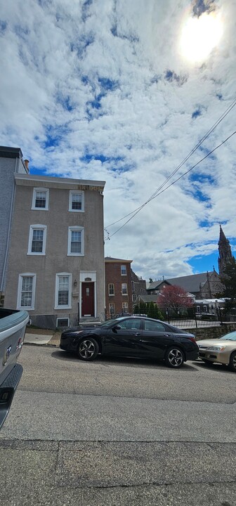 163 Roxborough Ave in Philadelphia, PA - Foto de edificio