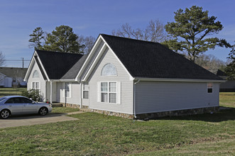 36 Clara Dr in Ringgold, GA - Foto de edificio - Building Photo