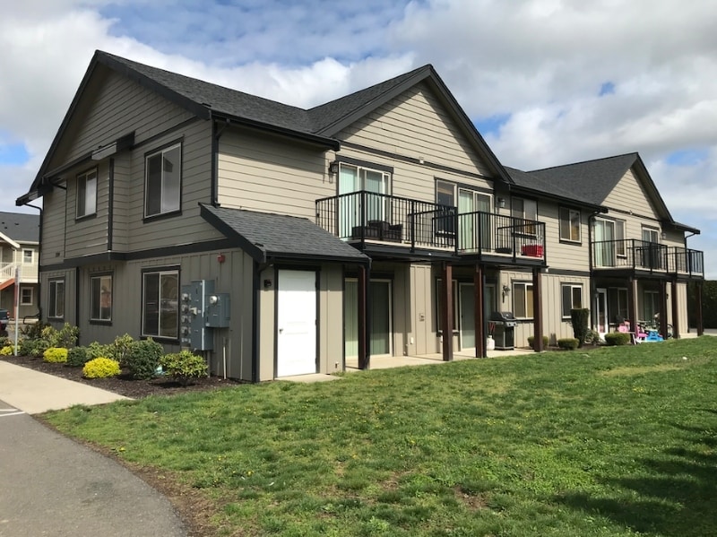 2204 Mercedes Dr in Lynden, WA - Building Photo