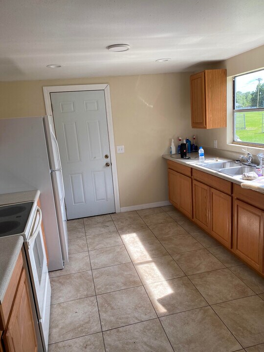 211 Jane Ave in Dundee, FL - Building Photo