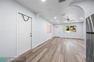 5726 Grant St in Hollywood, FL - Building Photo - Building Photo