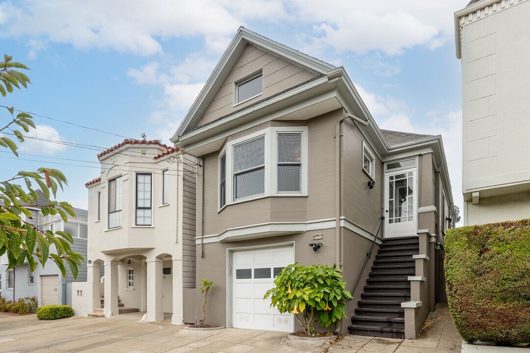 1032 Santiago St in San Francisco, CA - Building Photo