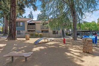 Creek at 2645 in Sacramento, CA - Foto de edificio - Building Photo