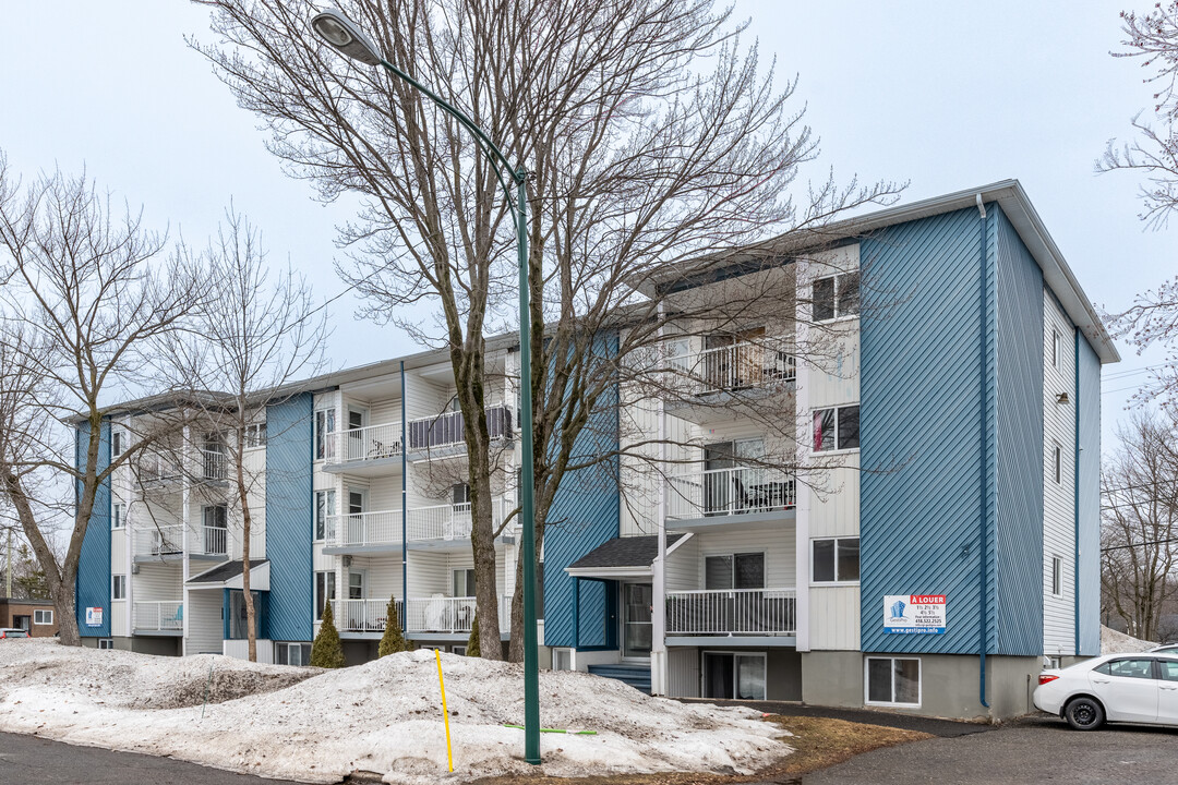 4121-4123 Du Barrage Rue in Lévis, QC - Building Photo