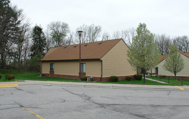 Bellewood II Apartments in Bellevue, NE - Building Photo - Building Photo