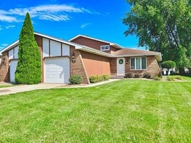 205 Juniper Dr in Schererville, IN - Building Photo