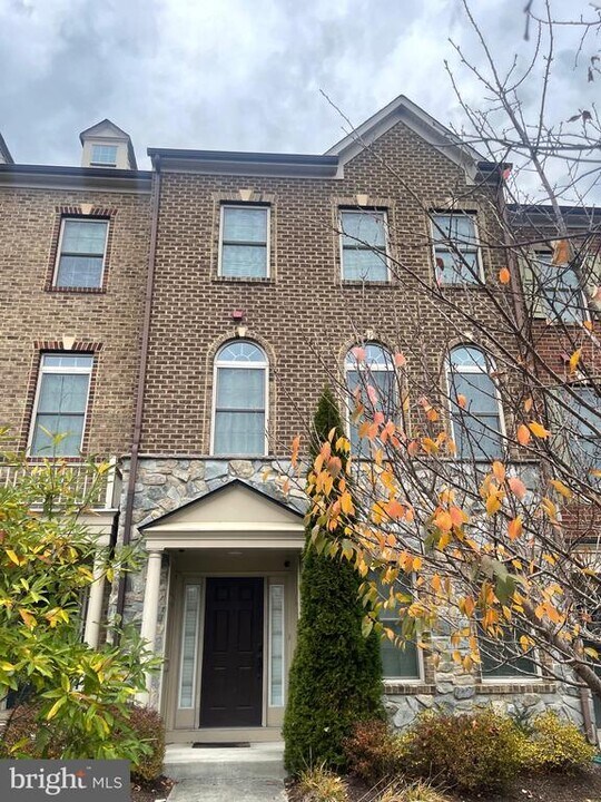 7413 Matapan Dr in Severn, MD - Building Photo