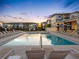 V2 Apartments in Ft. Myers, FL - Building Photo
