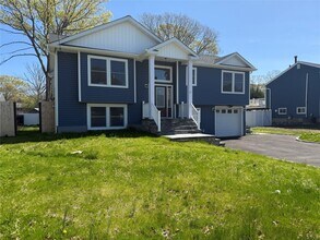 37 Ruland Rd N in Selden, NY - Building Photo - Building Photo