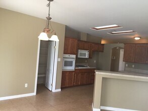 5115 Vista Del Mar Ave in Bakersfield, CA - Building Photo - Building Photo