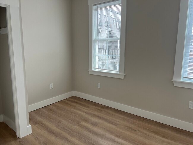 17 M St, Unit 2 in Boston, MA - Foto de edificio - Building Photo