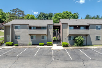 Londondale Village Apartments in Newark, OH - Building Photo - Building Photo