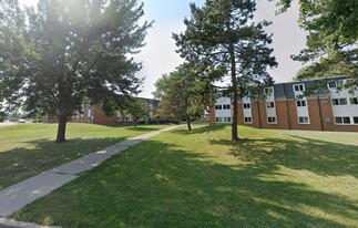 Courtyards of Parkway Apartments