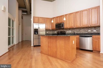 2720 S Arlington Mill Dr-Unit -102 in Arlington, VA - Foto de edificio - Building Photo