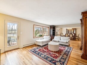 5 Linda Ct in Oyster Bay, NY - Building Photo - Building Photo