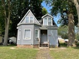 304 W Eureka St in Champaign, IL - Building Photo