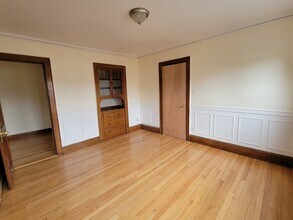 52 Nixon St, Unit 2 in Boston, MA - Foto de edificio - Building Photo