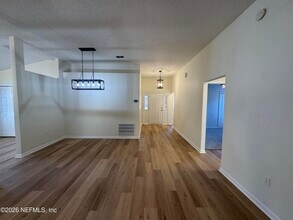 8038 Timber Point Dr in Jacksonville, FL - Building Photo - Building Photo