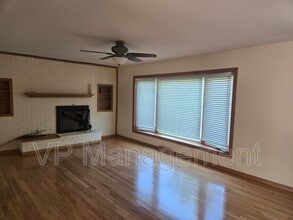 1109 33rd St in Bettendorf, IA - Building Photo - Building Photo