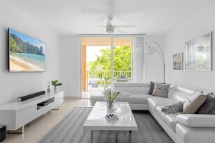 19901 E Country Club Dr in Miami, FL - Building Photo