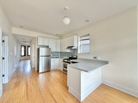 3446 N Bell Ave, Unit G02C in Chicago, IL - Building Photo