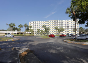 St. Andrews Towers 62+ community in Coral Springs, FL - Foto de edificio - Building Photo