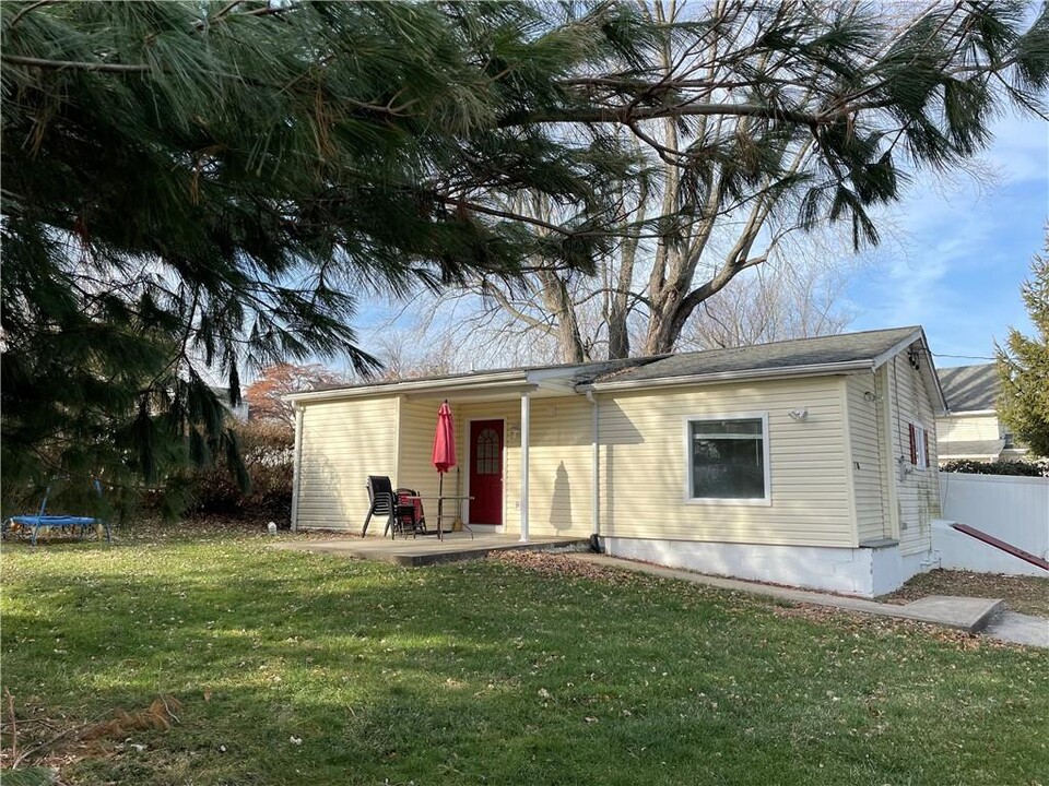 17 North St in Montrose, NY - Building Photo