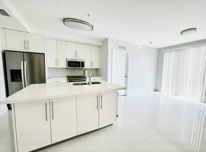 2651 NE 212th Ter, Unit 401 in Miami, FL - Building Photo - Building Photo