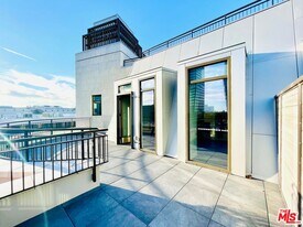 1122 Gayley Ave in Los Angeles, CA - Building Photo