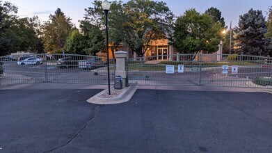 10056 E Carolina Pl in Aurora, CO - Building Photo - Building Photo