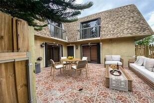 6535 W 24th Ct in Hialeah, FL - Building Photo