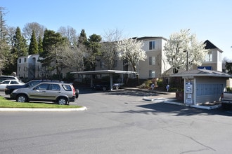 Chesapeake Pointe in Milwaukie, OR - Building Photo - Building Photo