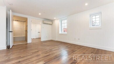 Montrose Avenue, Unit 303 in Brooklyn, NY - Foto de edificio - Building Photo