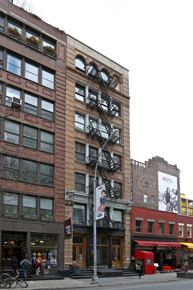 345 W Broadway in New York, NY - Foto de edificio - Building Photo